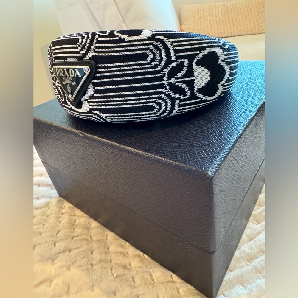 Prada Maglia Jacquard Nero & Blanco padded headband🖤add Italian sophistication 🖤 - Picture 7 of 15